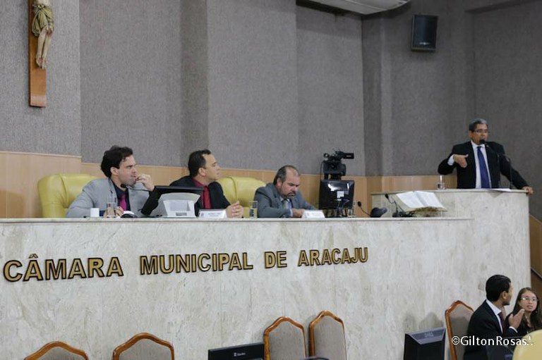 Jefferson Passos apresenta balancetes da PMA na Câmara