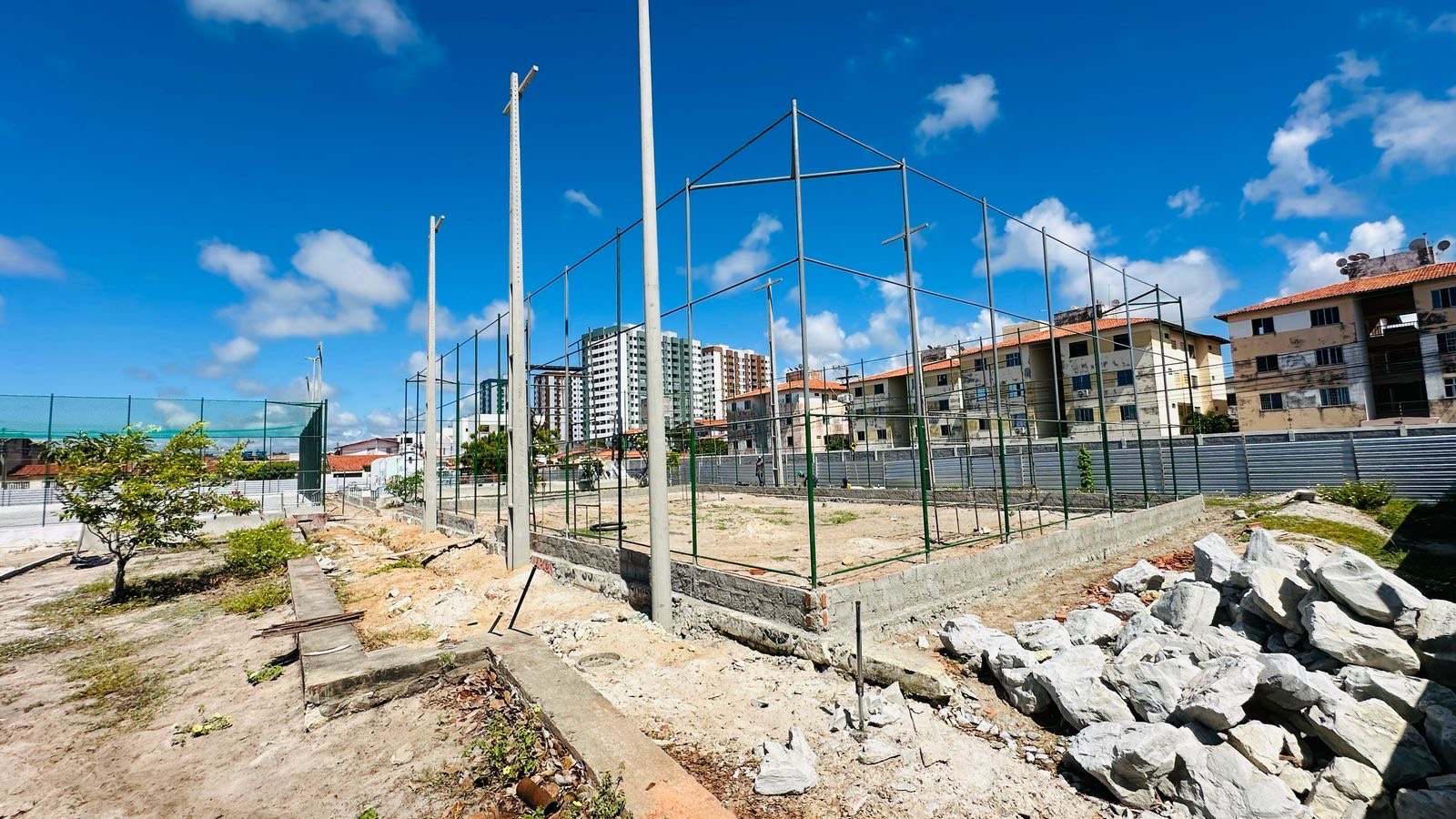 Joaquim da Janelinha comemora bom andamento da Praça do Francão 
