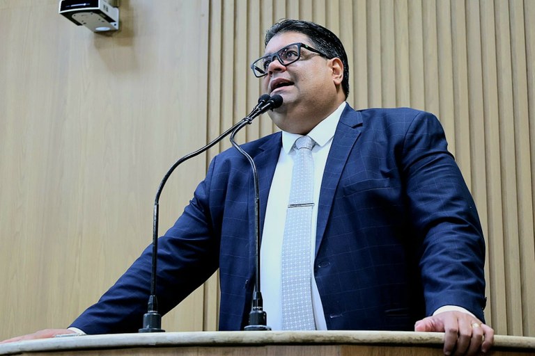 Joaquim da Janelinha solicita regime de urgência para projeto que regulamenta a instalação provisória de mesas e cadeiras nas vias públicas 