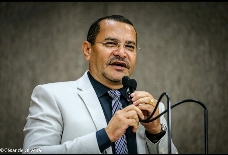 Juvêncio Oliveira comemora ordem de serviço para a praça Princesa Isabel