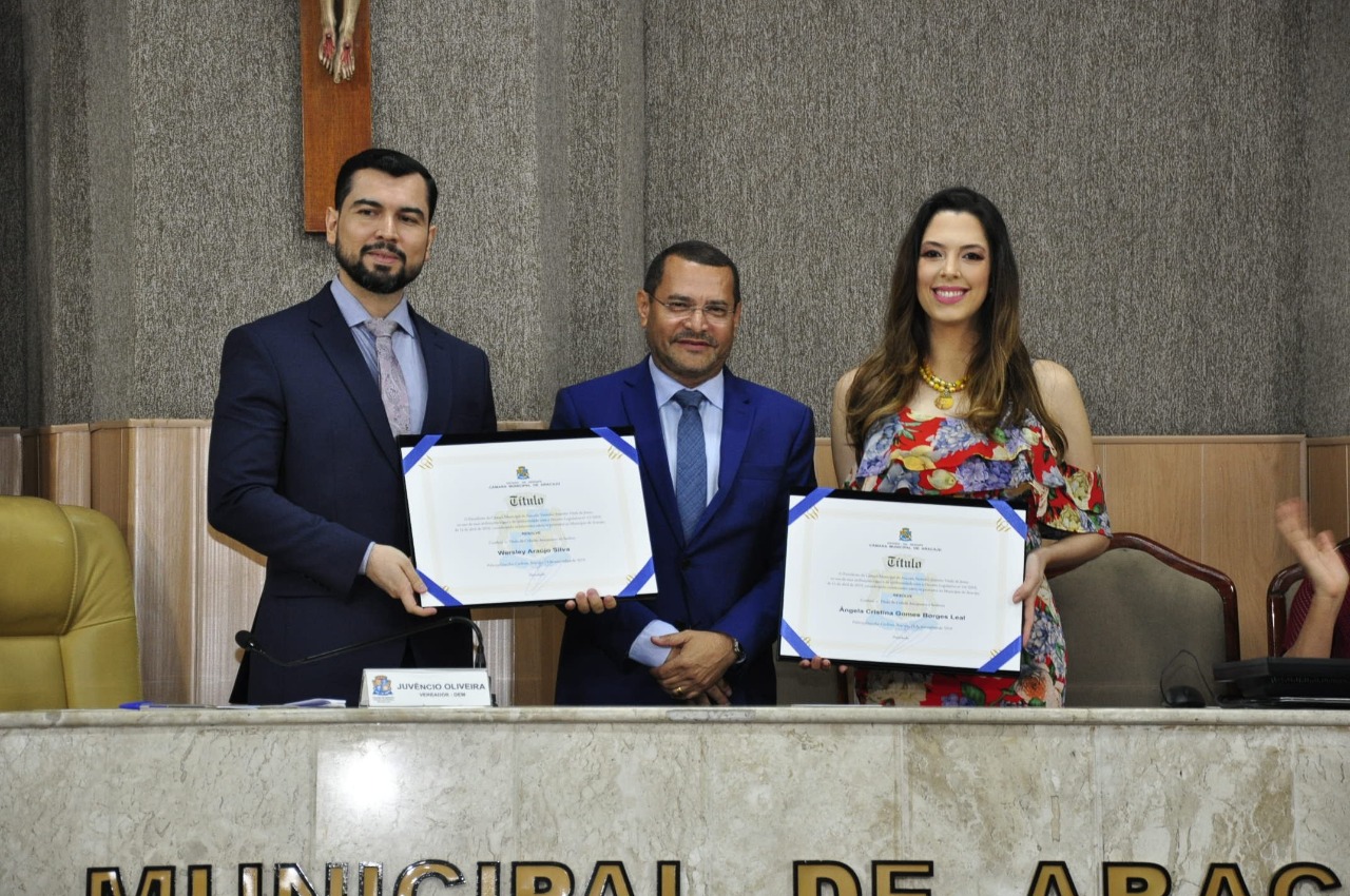 Juvêncio Oliveira concede título de Cidadão Aracajuano aos médicos Ângela Cristina Leal e Wesley Silva