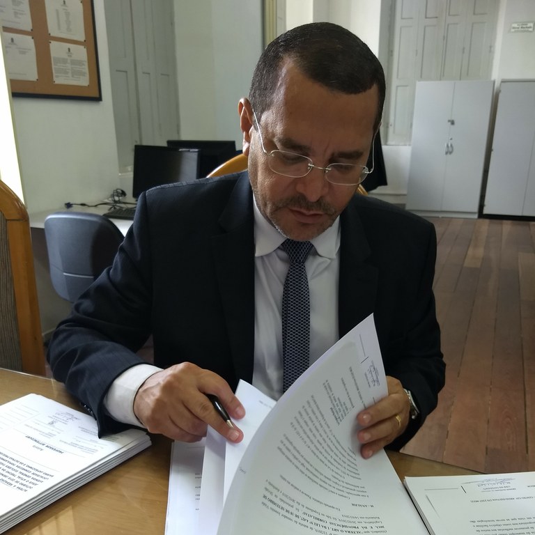 Juvêncio Oliveira distribui novos Projetos do Executivo para a Comissão de Justiça da CMA