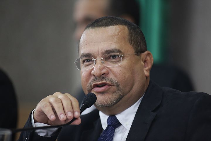 Juvêncio Oliveira parabeniza mulheres pelo seu Dia