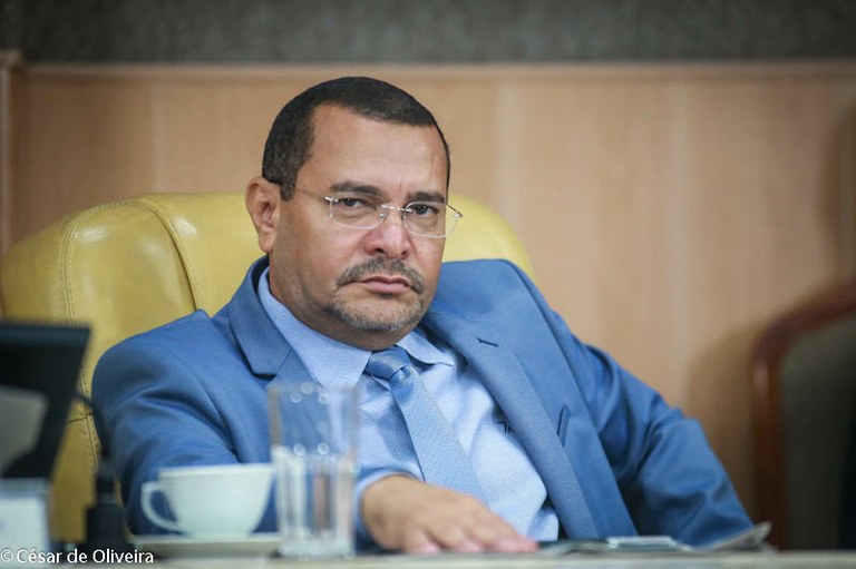 Juvêncio Oliveira protocola indicações para início das sessões