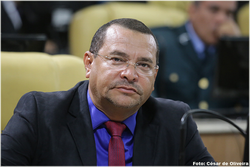 Juvêncio Oliveira protocola PL com foco nos estudantes portadores de deficiência