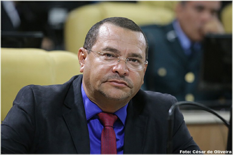 Juvêncio Oliveira protocola PL com foco nos estudantes portadores de deficiência