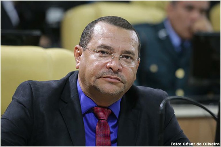 Juvêncio Oliveira protocola PL sobre Sistema de Acessibilidade nas Praias de Aracaju