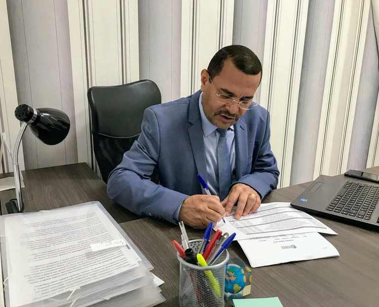 Juvêncio Oliveira protocola proposituras  a serem encaminhadas para  a SMTT