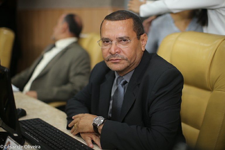 Juvêncio Oliveira protocola proposituras de melhorias para o Centro da Cidade