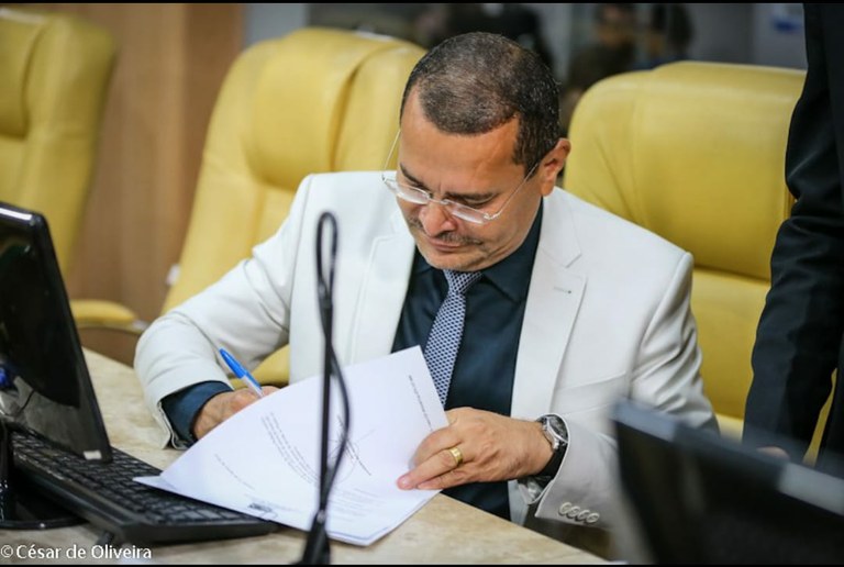 Juvêncio Oliveira solicita arborização na Avenida Josino José de Almeida