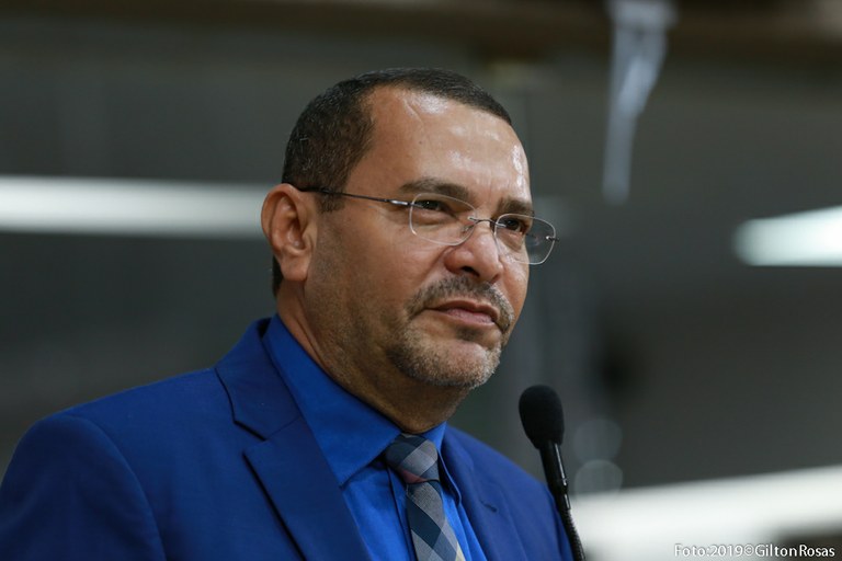 Juvêncio Oliveira solicita serviço de tapa-buraco para o bairro Jabotiana