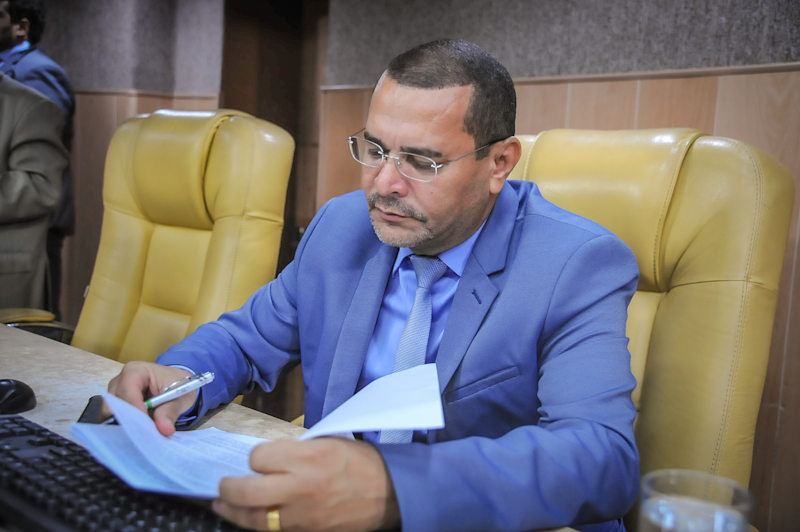 Juvêncio Oliveira solicita serviço de tapa-buracos para o Ponto Novo