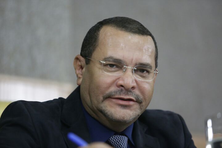 Juvêncio Oliveira solicita serviços de limpeza para bairros da capital