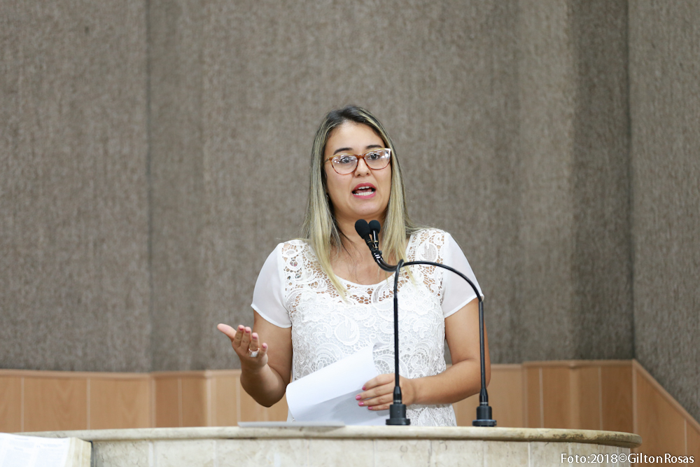 Kitty Lima ajuíza ação contra a PMA pelo não cadastramento dos carroceiros 