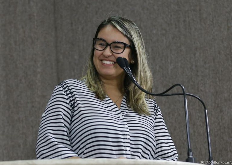 Kitty Lima parabeniza senador da REDE pela aprovação do projeto que põe fim ao foro privilegiado