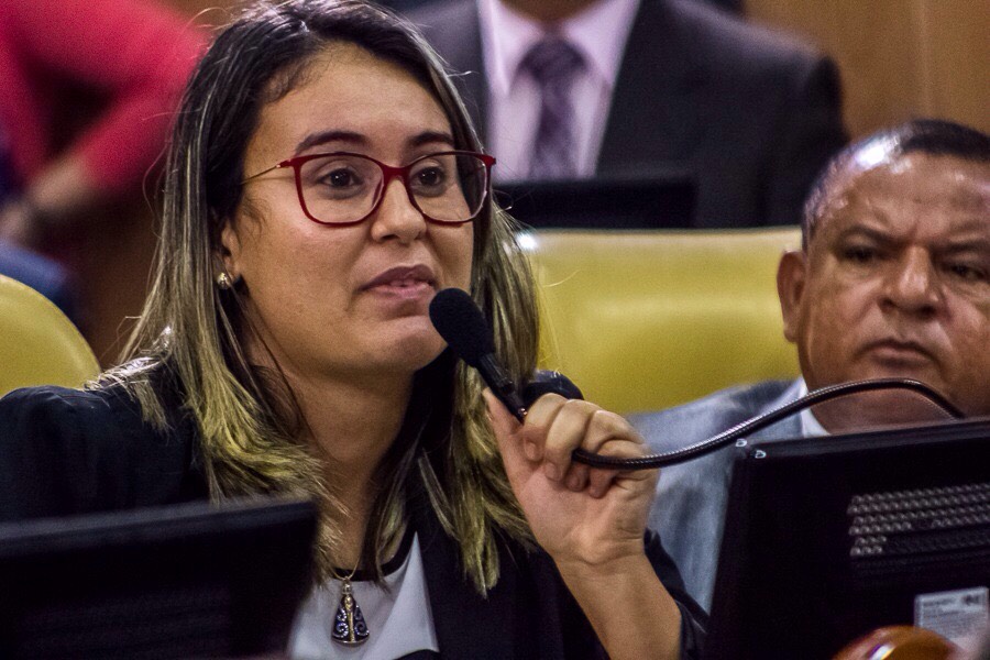 Kitty Lima questiona falta de divulgação do edital da coleta do lixo da capital