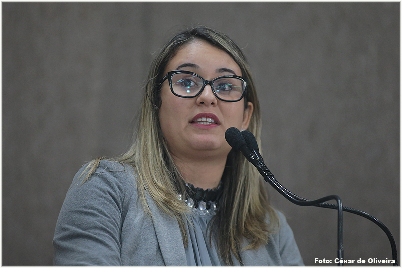 Kitty reafirma compromisso à legalização de táxis irregulares