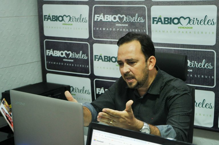 "Levar passageiros apenas sentados é impossível", diz Fábio Meireles em audiência pública