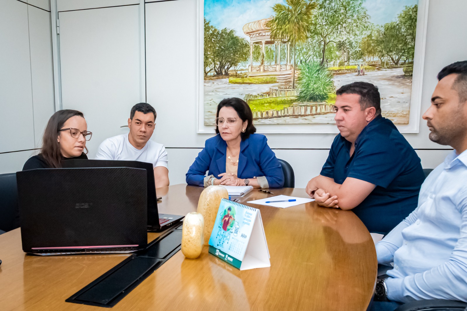 Levi Oliveira apresenta projeto de praça linear para o bairro Santa Maria em reunião com prefeita Emília Corrêa