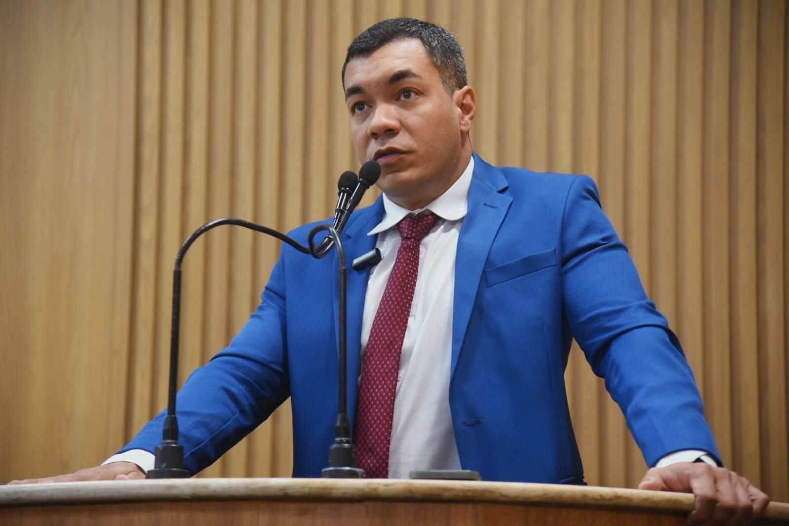 Levi Oliveira denuncia alagamento no bairro Olaria e cobra andamento de obras públicas em Aracaju