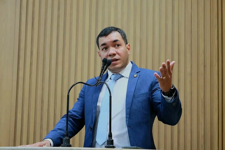 Levi Oliveira destaca obras em Aracaju e critica exposição imprópria de menores na internet