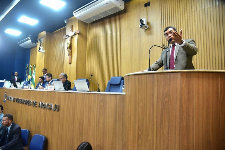 Levi Oliveira enfatiza benefícios de PL que autoriza empréstimo para compra de ônibus elétricos em Aracaju