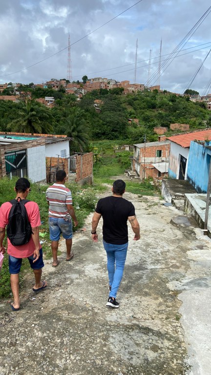 Levi Oliveira fiscaliza obra parada e denuncia precariedade na infraestrutura dos bairros São Conrado e Santo Antônio