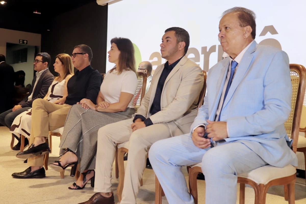 Levi Oliveira representa a Câmara de Vereadores na celebração dos 40 anos da TV Aperipê