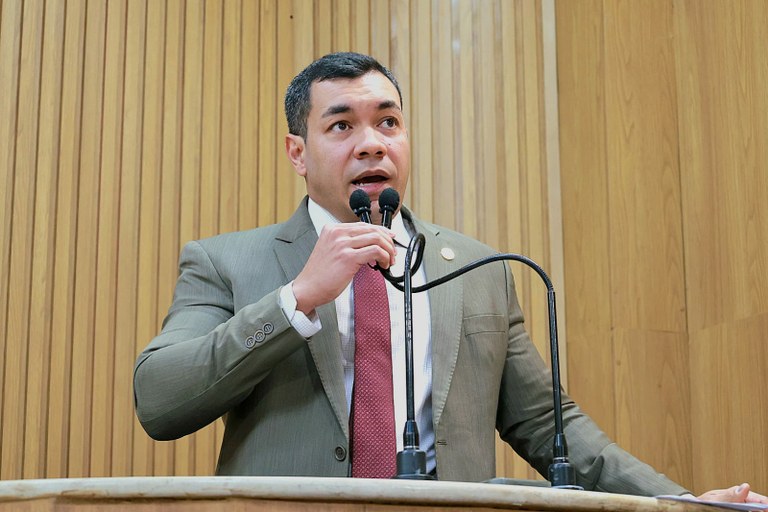 Levi Oliveira ressalta obras em Aracaju e conquista histórica do Brasil na ginástica rítmica 