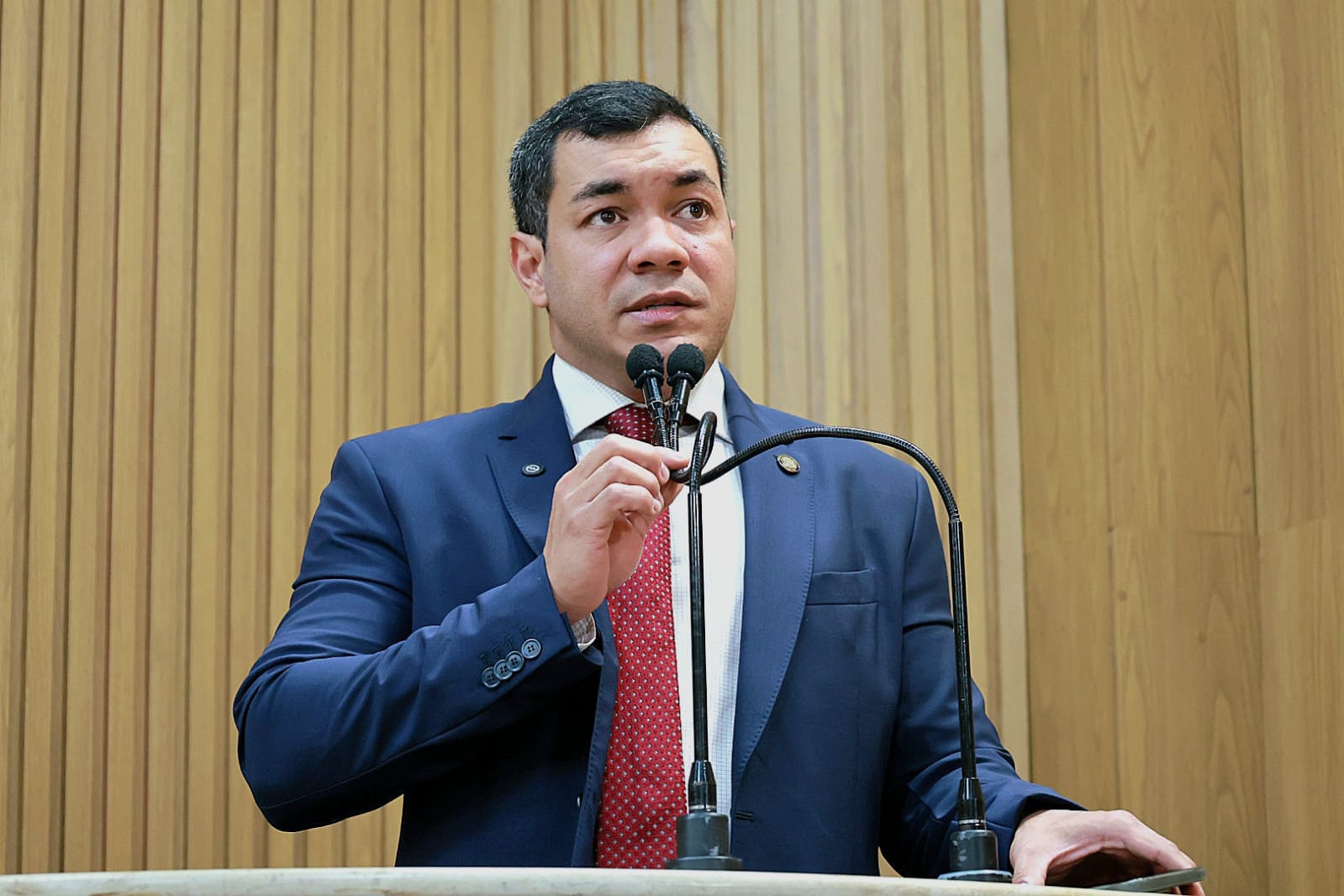 Levi Oliveira ressalta promoção da economia local e avanços na saúde pública do estado