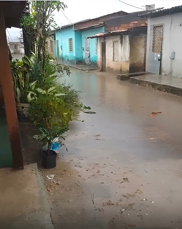 Levi Oliveira solicita ações urgentes contra alagamentos e falta de saneamento em bairros da capital 