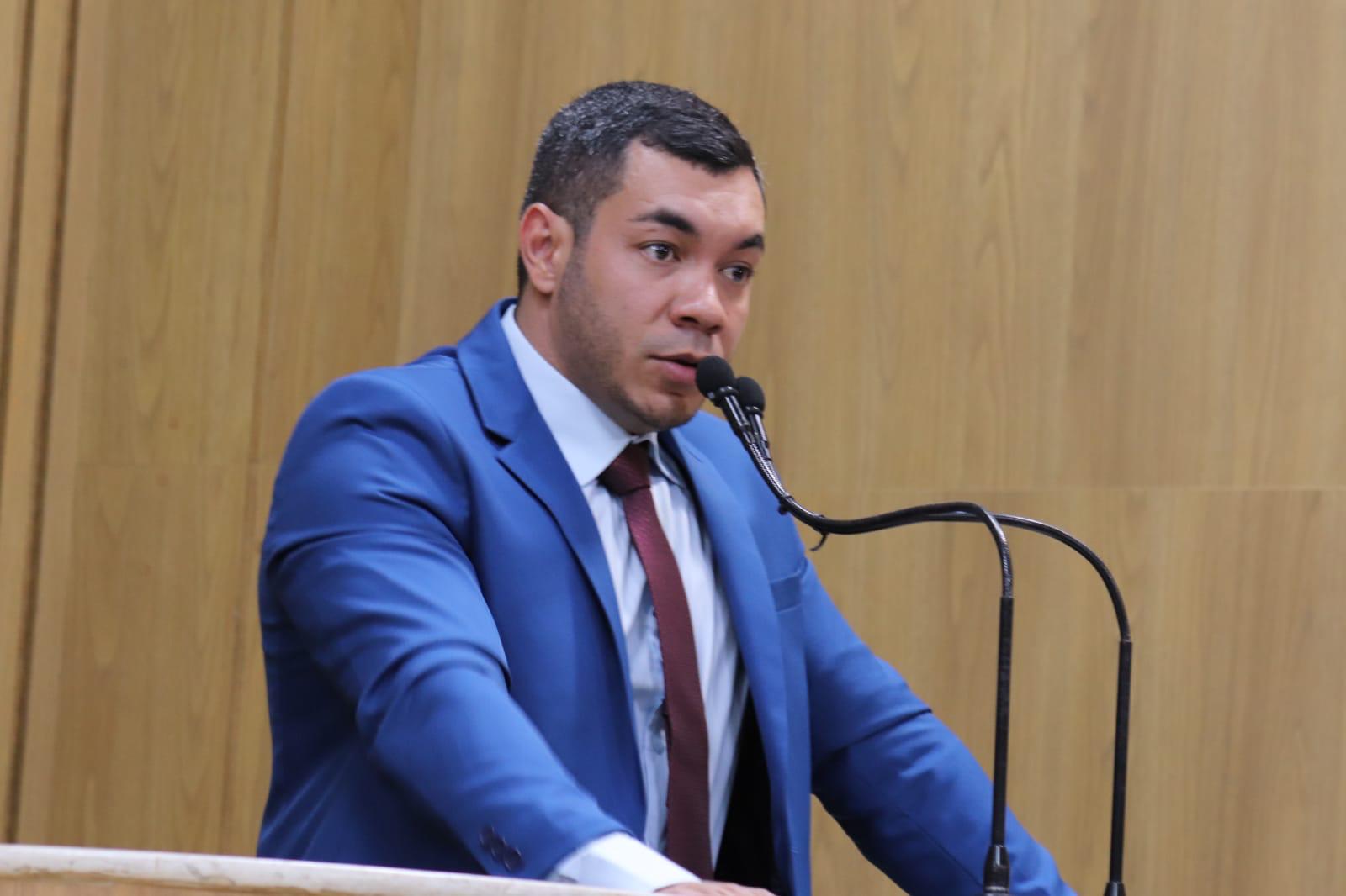 Levi Oliveira tem PL sobre desafetação de área pública no bairro Luzia sancionado pela Prefeita Emília Corrêa