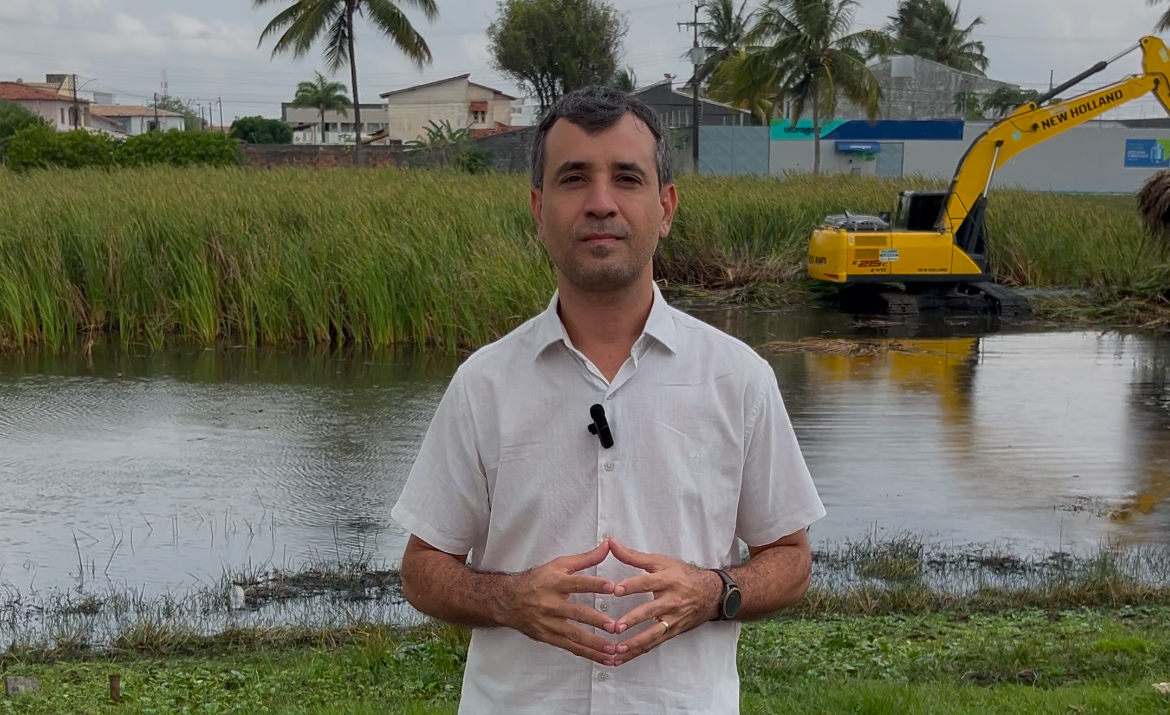 Limpeza dos lagos dos residenciais  Brisa Mar I e II é iniciada após solicitação de Lúcio Flávio 