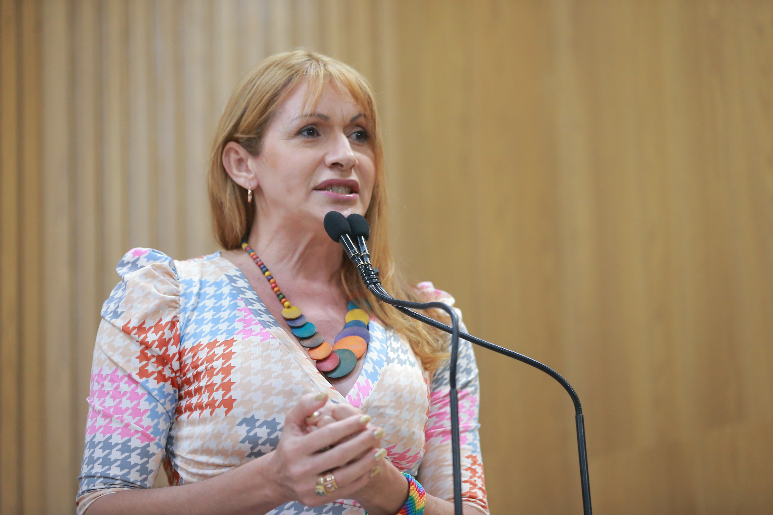 Linda Brasil cobra a implementação do ambulatório trans