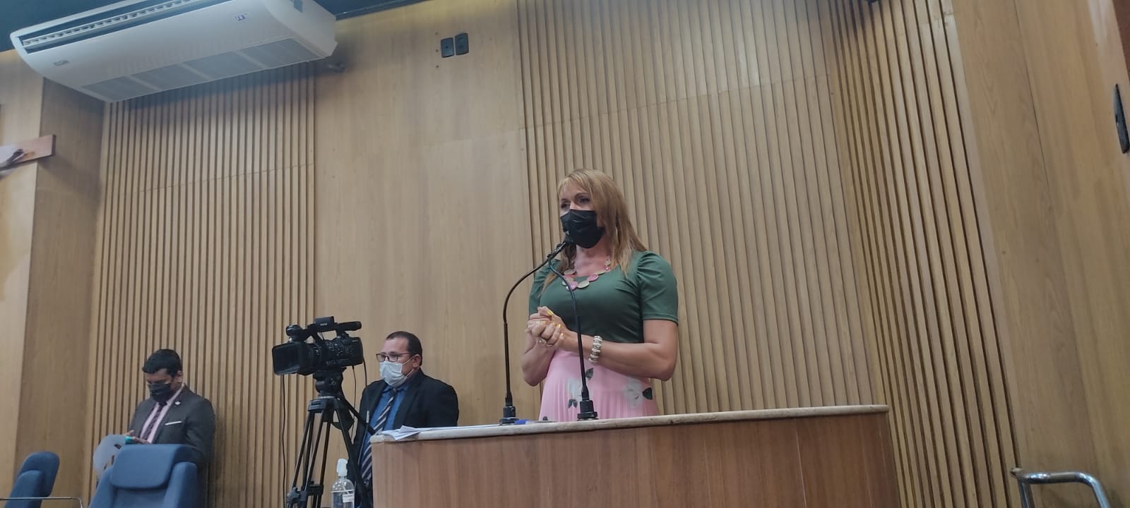 Linda Brasil denuncia descaso no transporte público de Aracaju