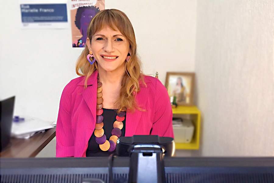 Linda Brasil parabeniza as/os jornalistas e aos profissionais de saúde