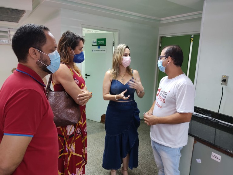 Linda Brasil realiza visita à Hemose e propõe campanha de incentivo à doação de sangue