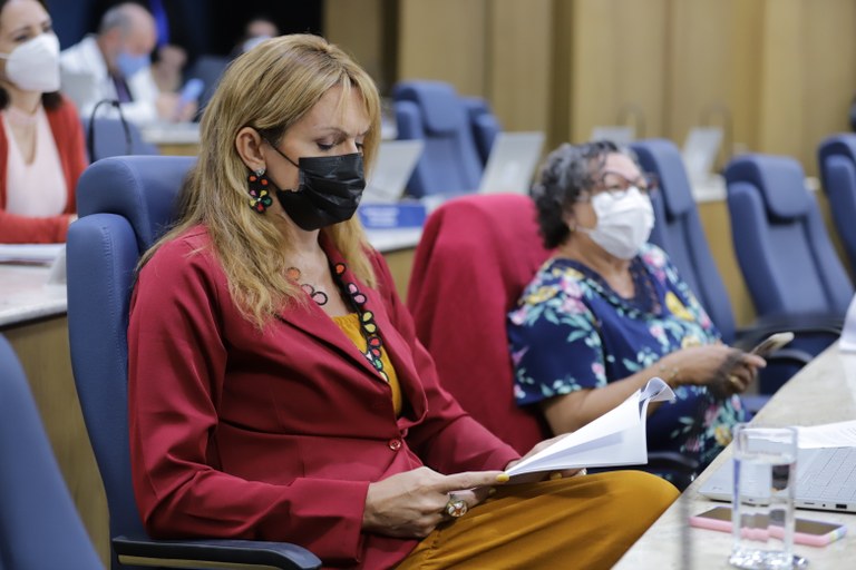 Linda Brasil repudia desrespeito do Governo do Estado com as professoras/es