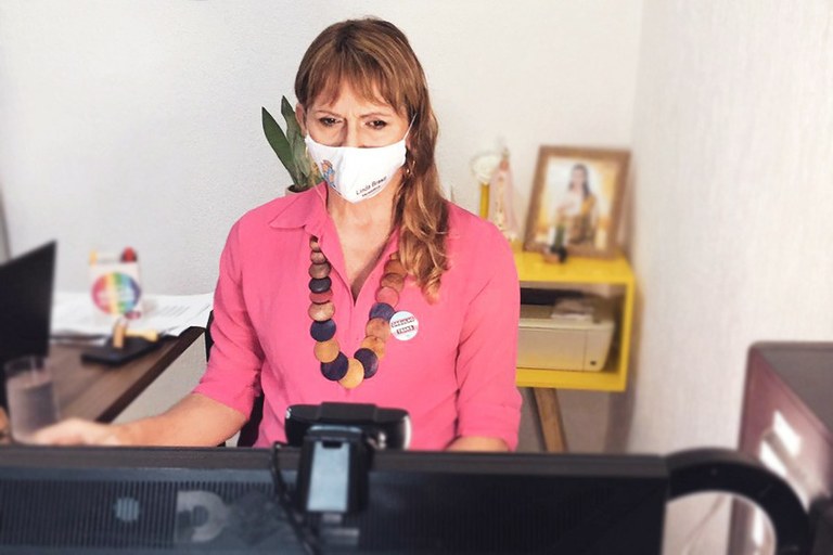 Linda cobra ações efetivas de combate a pandemia: renda básica, vacina para todes e hospital de campanha