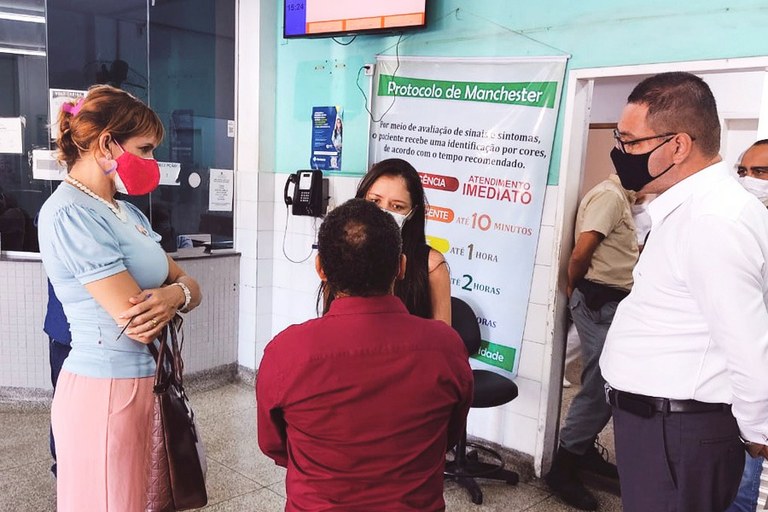 Linda visita UPA Fernando Franco e ouve reclamações dos pacientes da Ala Covid