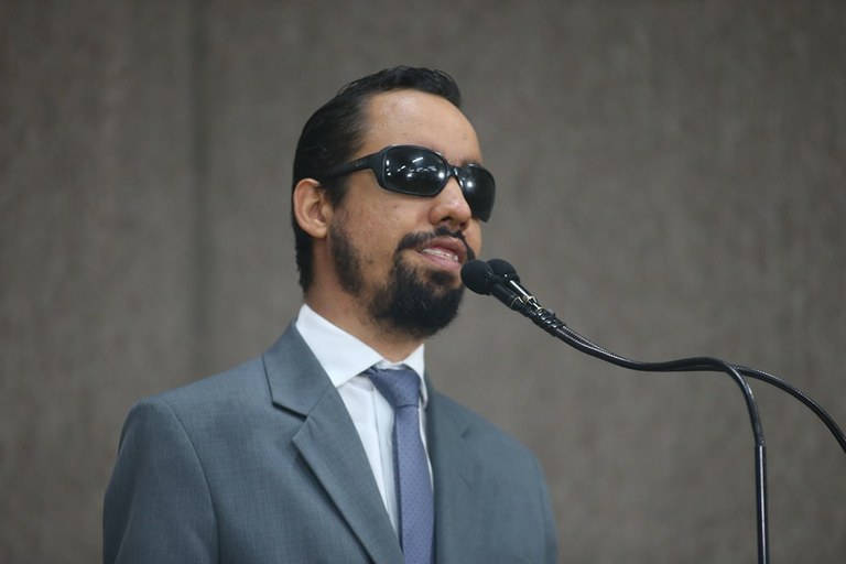 Lucas Aribé cobra solução eficiente para alagamentos em Aracaju