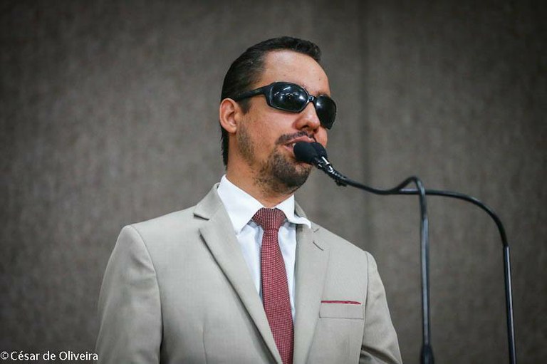 Lucas Aribé comemora inovação tecnológica na Câmara de Vereadores