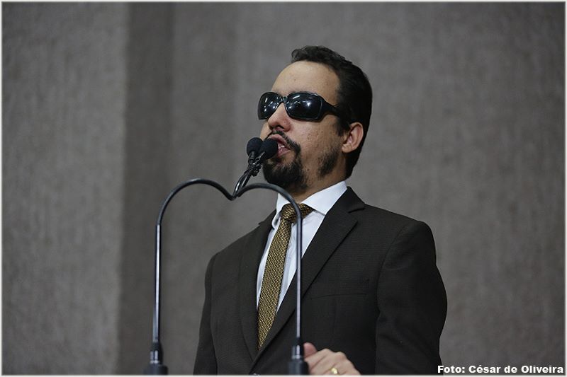 Lucas Aribé critica a não realização do Desfile Cívico da Rede Municipal de Ensino