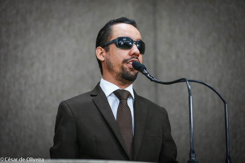 Lucas Aribé critica terceirização da Saúde em Aracaju