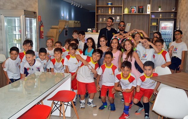 Lucas Aribé e alunos do Colégio do Salvador visitam a Il Sordo Gelateria