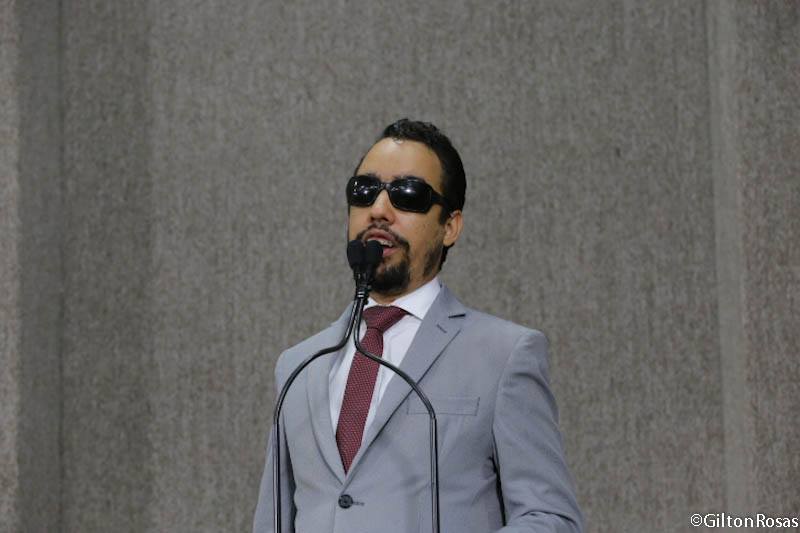 Lucas Aribé explana sobre o impasse do lixo na capital