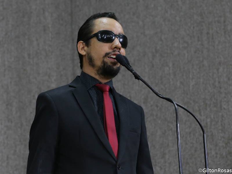 Lucas Aribé prestigia Sessão Especial sobre o Dia da Mulher