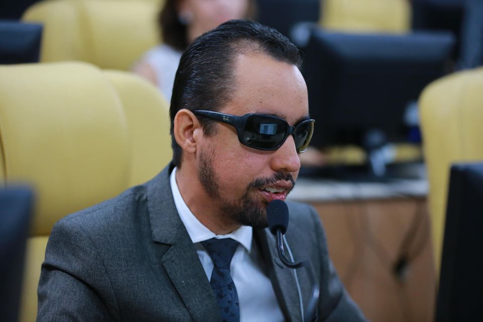 Lucas Aribé reforça necessidade de acessibilidade comunicacional 