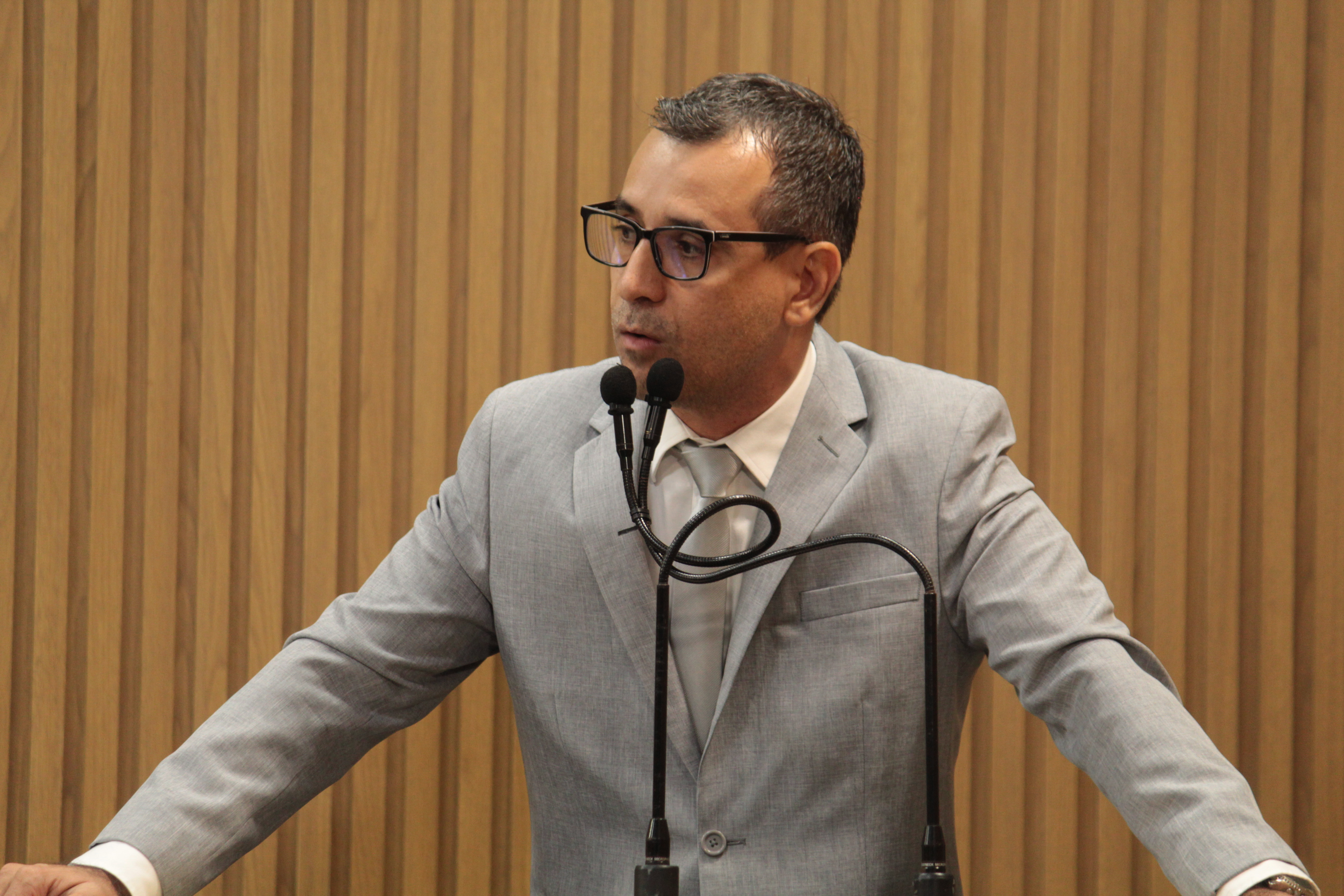 Lúcio Flávio afirma em tribuna que continuará fiscalizando os serviços de saúde 