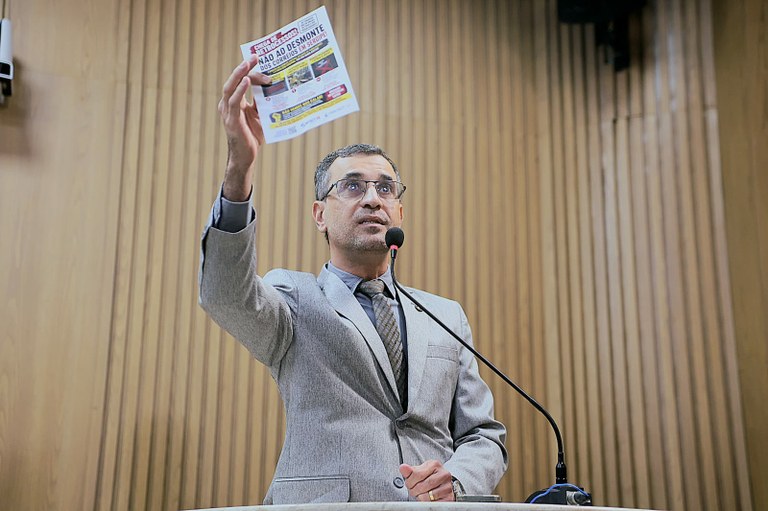 Lúcio Flávio apoia reivindicações dos trabalhadores dos Correios e rebate críticas à ausência de Emília em inauguração do Estado